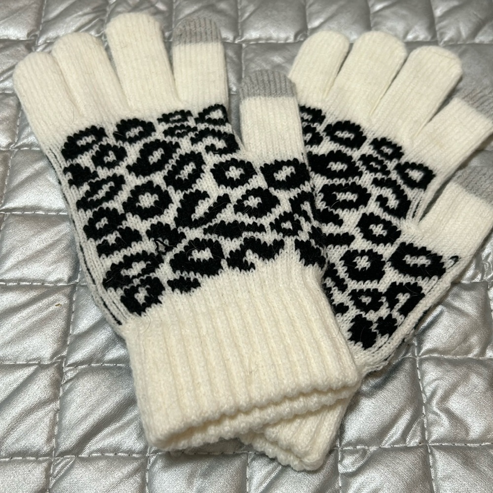 Tech gloves animal print